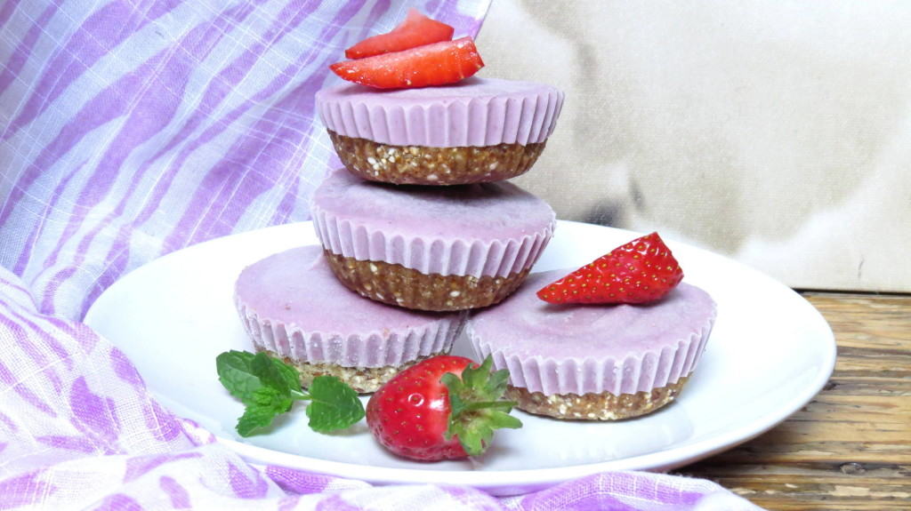 Vegan Mini Strawberry Cheesecakes