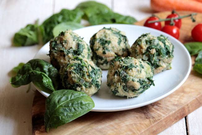 Vegan Spinach-Bread Dumplings with Lentils 