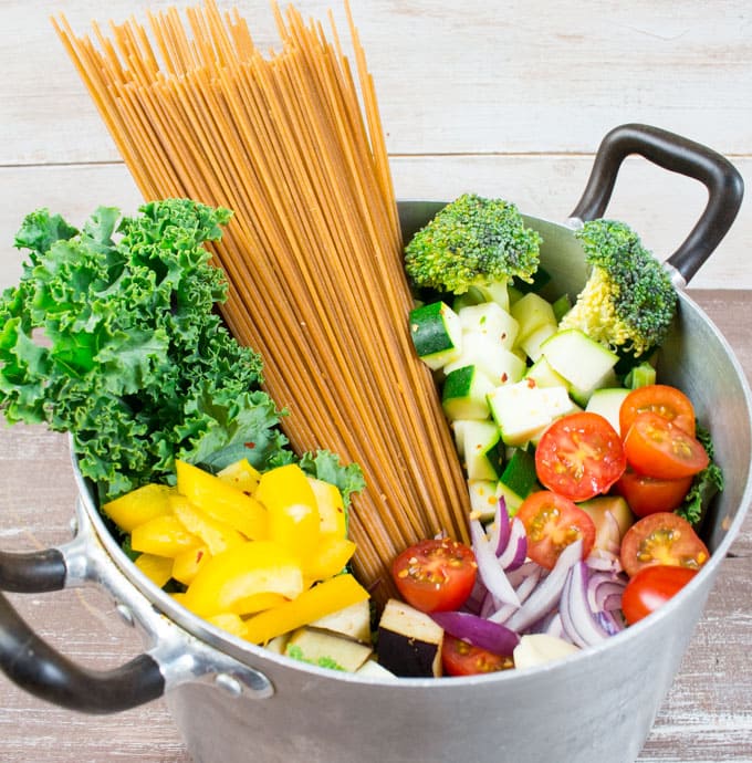 Vegan One Pot Spaghetti with Vegetables 