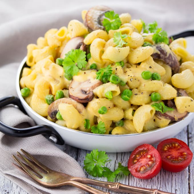 Vegan Mac and Cheese with Mushrooms and Peas 