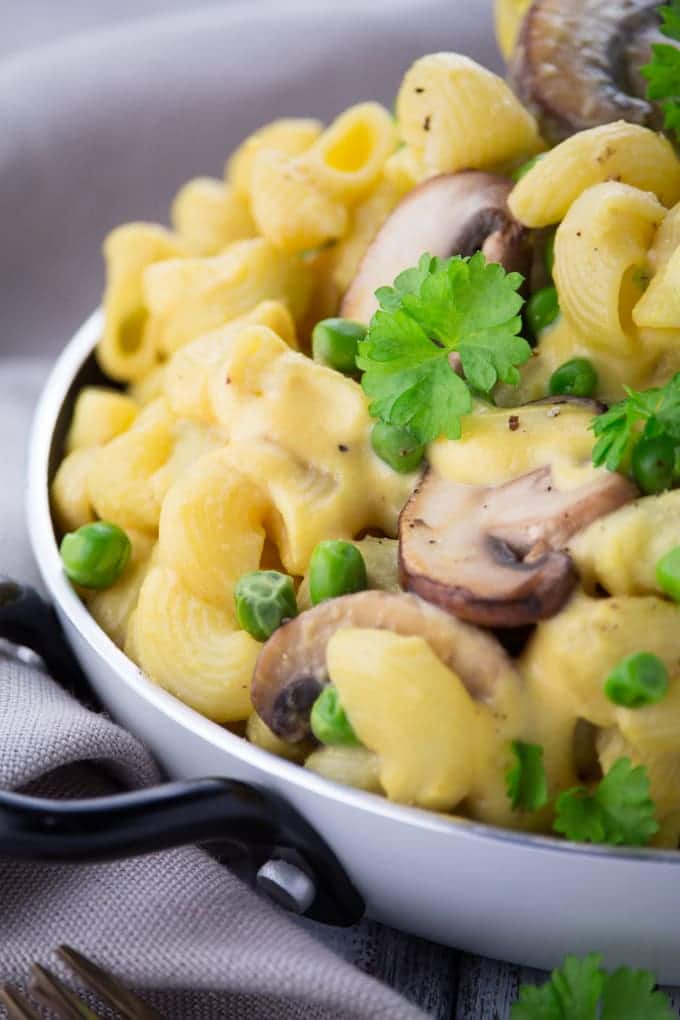 Vegan Mac and Cheese with Mushrooms and Peas 