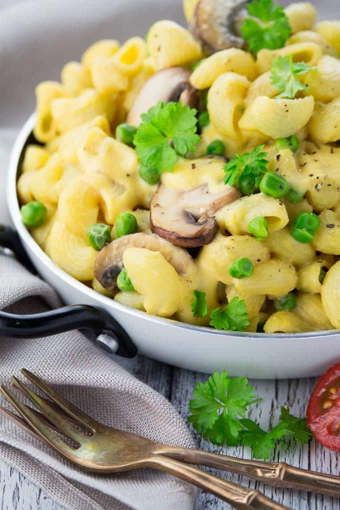 Vegan Mac and Cheese with Mushrooms and Peas 