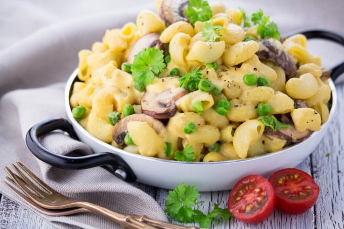 Vegan Mac and Cheese with Mushrooms and Peas - Vegan Heaven