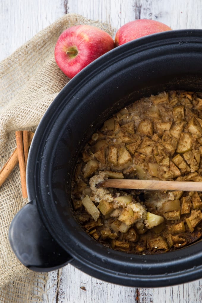 Crock Pot Oatmeal with Apple and Cinnamon 
