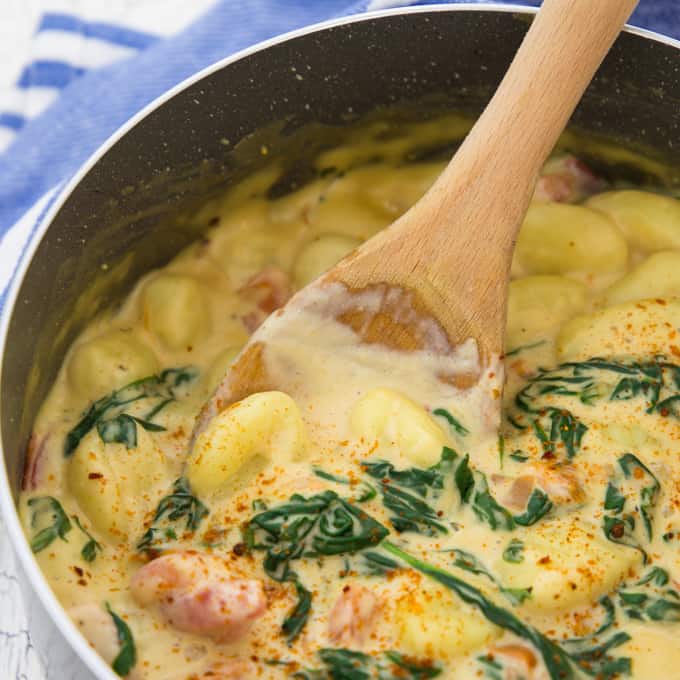 Vegan Gnocchi with Spinach and Tomatoes 