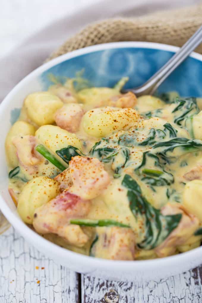 Vegan Gnocchi with Spinach and Tomatoes 