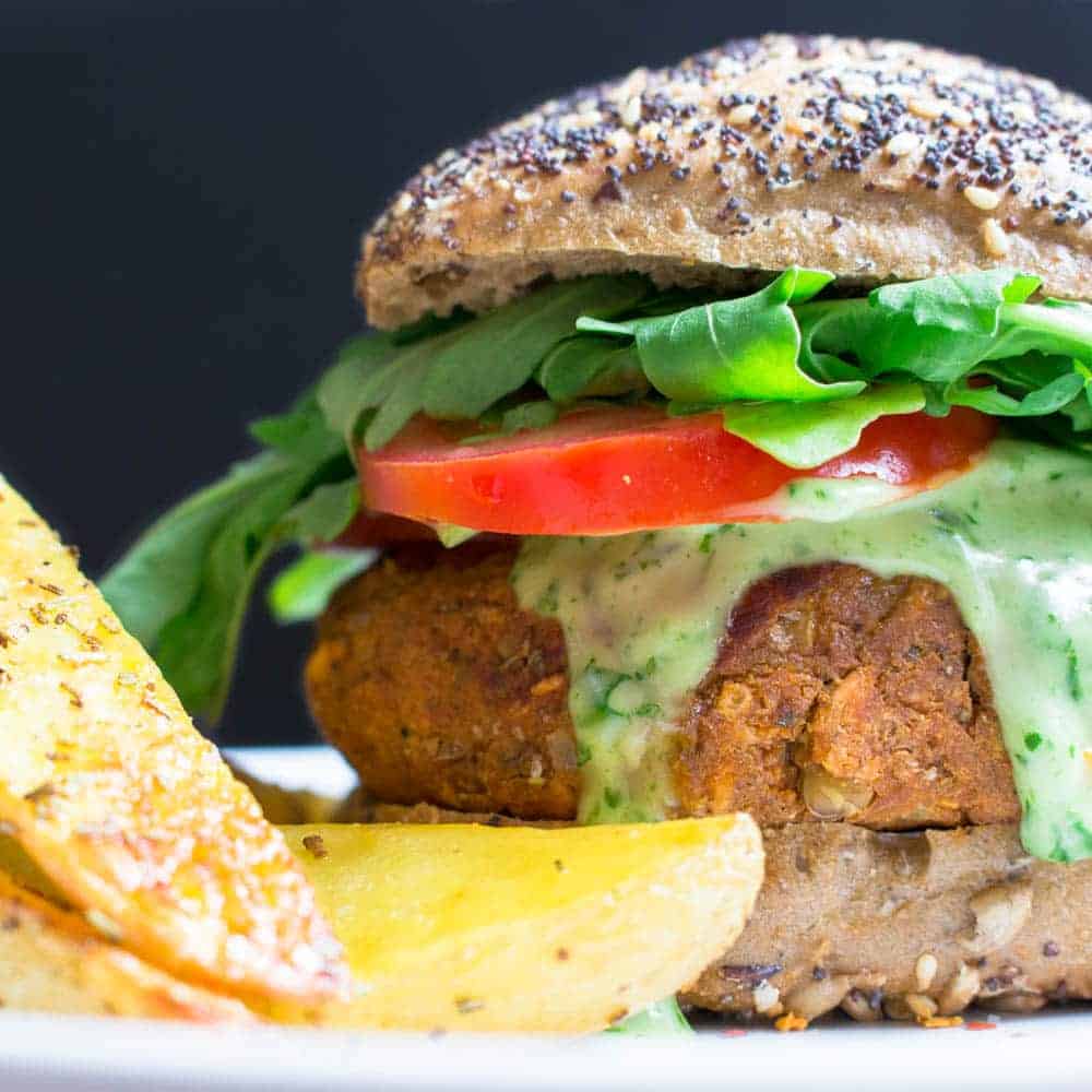 Hamburguesa de Lentejas Vegana con Mayonesa de Albahaca 